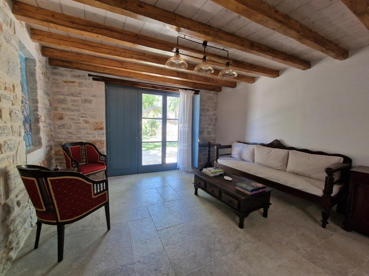 Pyrgos - Traditional House At Kaloxilos, Naxos Holiday home Khalkion